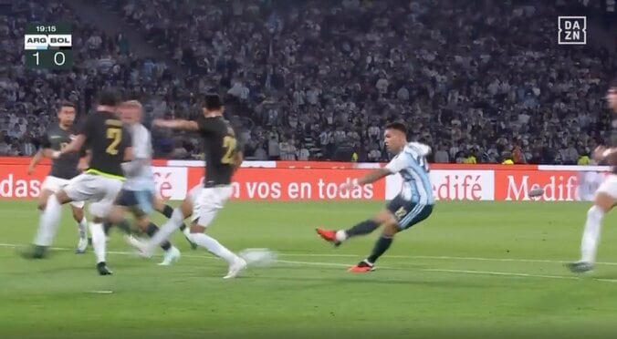 「これはバロンドール」メッシ不在もアルゼンチンの“股抜き先制弾”に驚きと称賛 4-0圧倒…新時代の口火切る一撃に「ワールドクラス」 3枚目