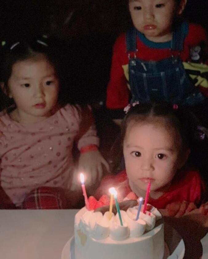  土屋アンナ、3歳の誕生日を迎えた次女を祝福「思いっきり生きろ」  1枚目