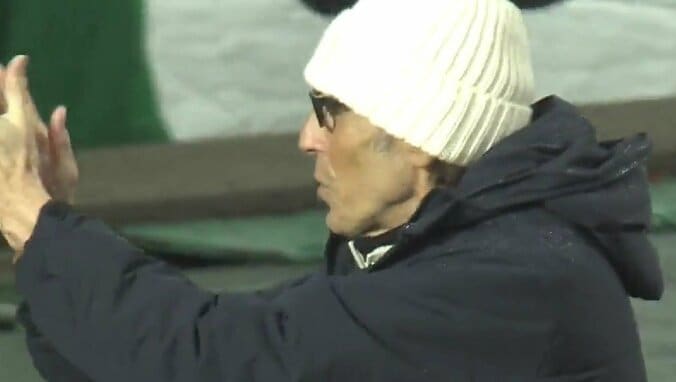 【映像】ラモス、横断幕＆コールに笑顔で応える