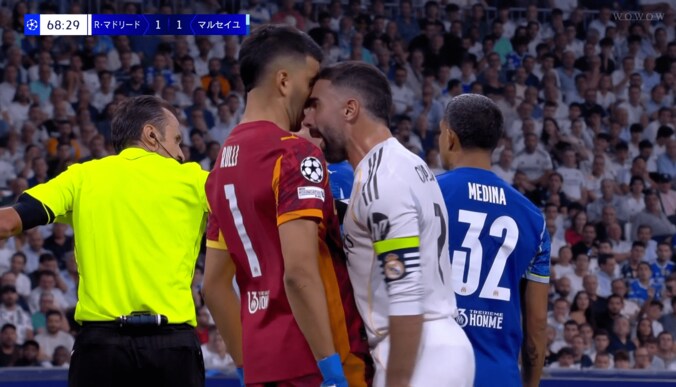 「完全な暴力」衝撃“頭突き”のマドリード主将に批判殺到！「まるで子供」一発レッドカードの決定的瞬間【CL】 2枚目