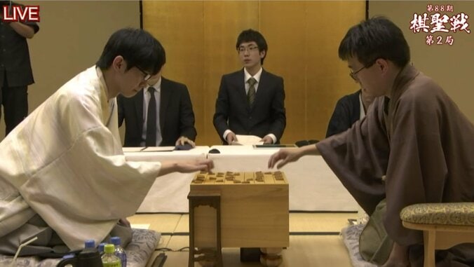 将棋・第88期棋聖戦五番勝負　羽生善治三冠が連勝　10連覇に王手 1枚目