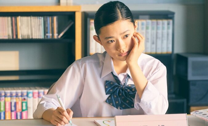 岩⽥剛典、20代最後の制服姿を披露！『パーフェクトワールド君といる奇跡』高校時代の場面写真解禁 3枚目