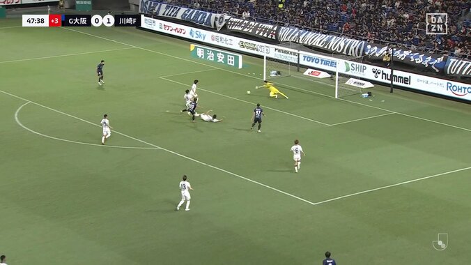 一体何が起きた? 川崎DF、痛恨ミスで失点関与「中途半端なプレー」「高井の穴をどう埋めるかだな」ファンは辛辣＆同情 3枚目