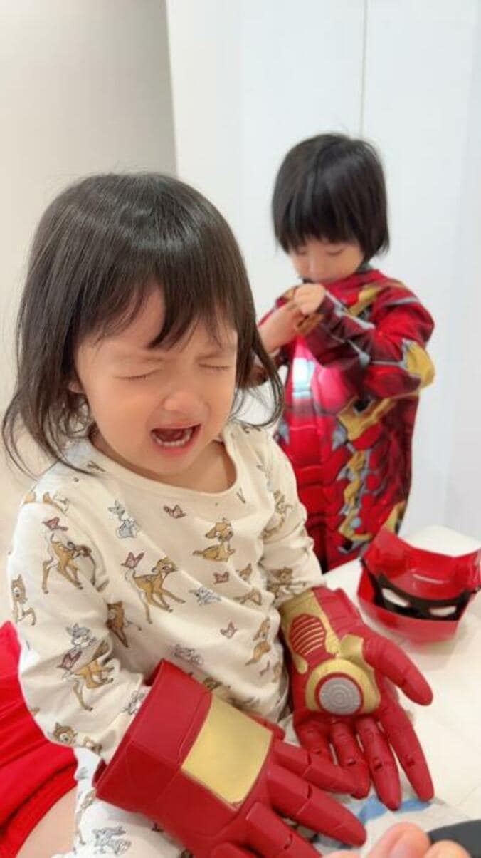  川崎希、おもちゃを取り合い泣いた娘「結局カゲトラはsisterに譲ってあげて」  1枚目