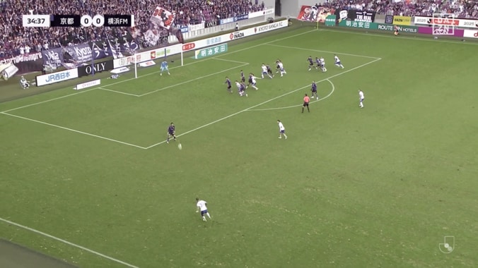 「誰も止められない…」横浜FMを救った“悪魔の左足”に騒然！「カーブの軌道えぐすぎ」助っ人MFが神クロスで完璧アシスト 4枚目