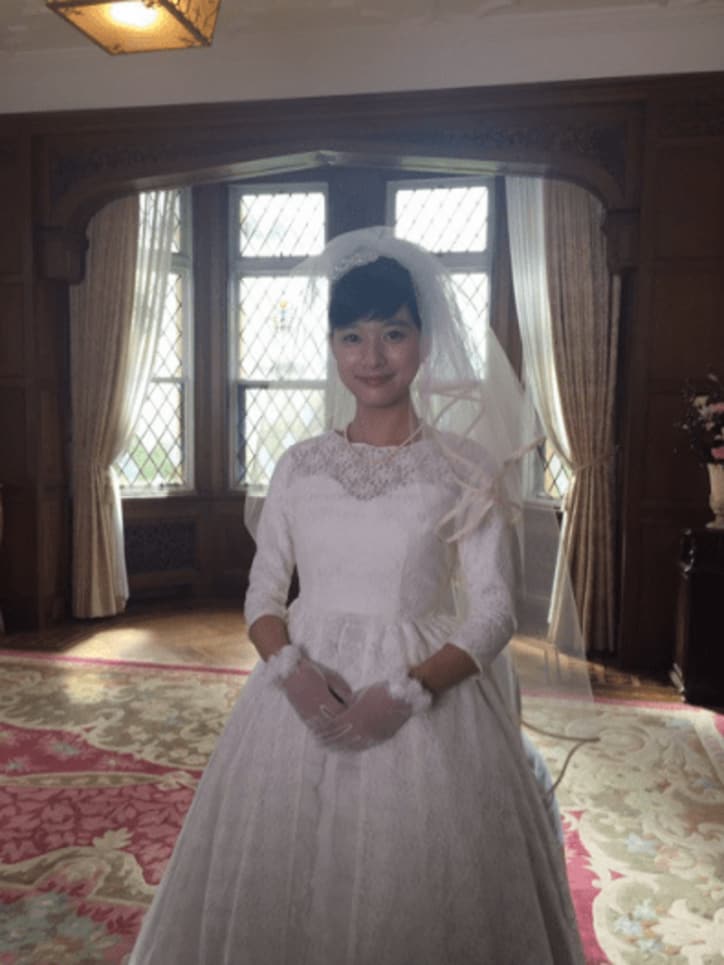 芳根京子 人生初のウエディングドレス姿をブログに公開 「正に、べっぴんさん」の声