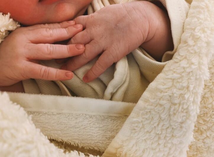 水嶋ヒロ、生後間もない次女の成長に「ちょっとの変化も見逃したくない」