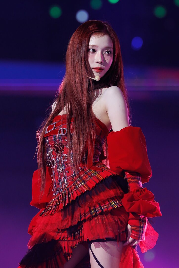 aespa、真紅の衣装を纏い妖艶かつ大胆に！炎が噴き上がる中でハードなアレンジの『DRAMA』を披露！会場を圧倒『MMA2023』