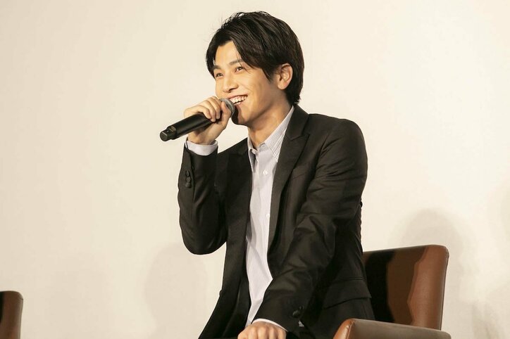 岩⽥剛典、子ども時代の“変わった”夢を告白「サッカー選手とか野球選手じゃなくて」