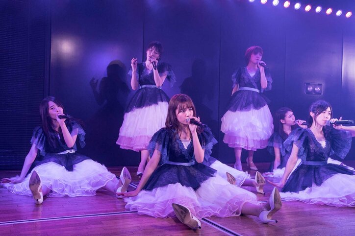 AKB48「今までで一番ハードな劇場公演」がスタート 向井地美音は東スポ記者の質問に「ブルマで滝行」を公約