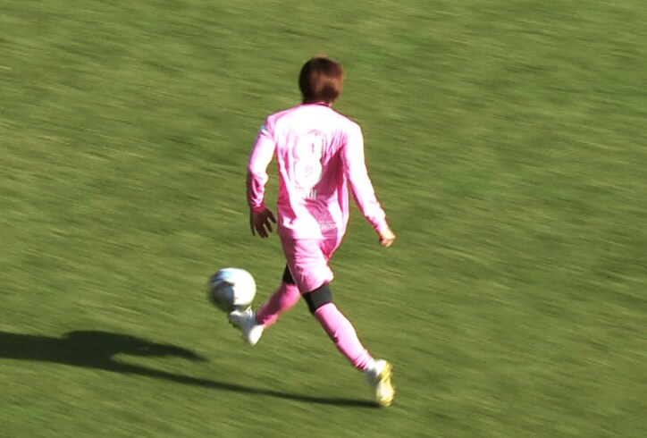 足の甲でボールを止める乾貴士