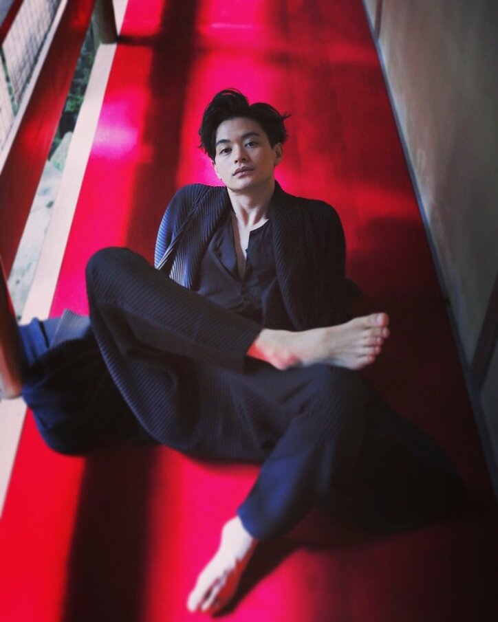 瀬戸康史 繋がり を避けながら生活していた過去 人間関係など様々な理由があった 話題 Abema Times