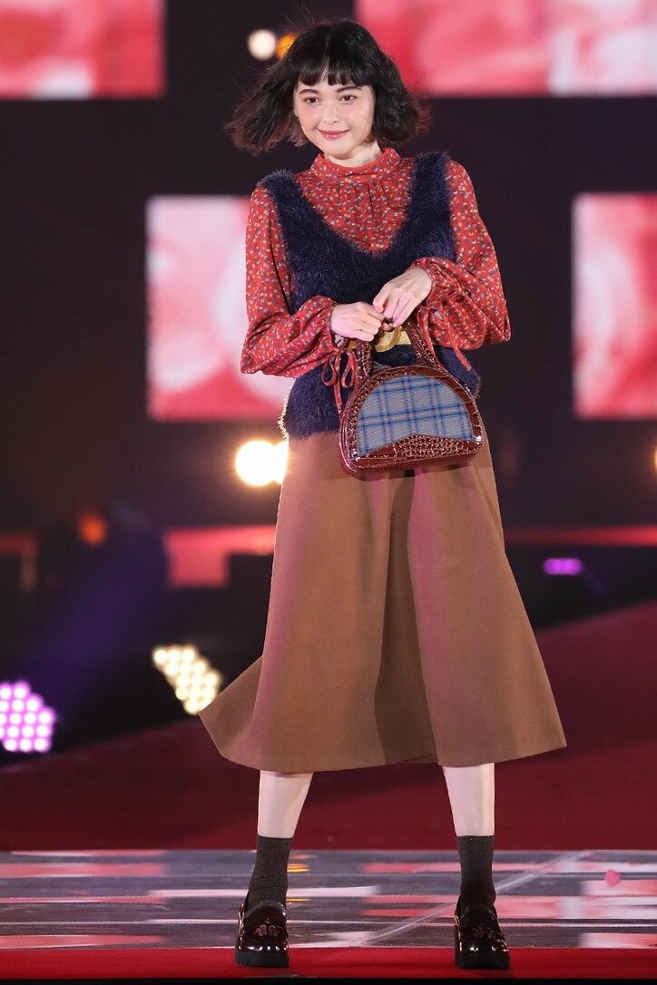 広瀬アリス＆すず姉妹の”イチャイチャ”に大歓声！ 初の幕張開催に3万1000人集結 -ガールズアワード2017A/W【画像集】