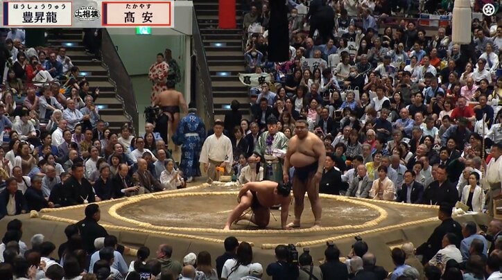様子をうかがっていた花道奥の付け人だったが…