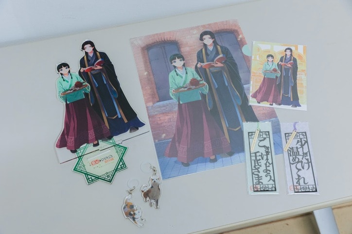 【写真・画像】横浜赤レンガ倉庫で『薬屋のひとりごと』原作展が開幕！新グッズや限定特典も登場　9枚目