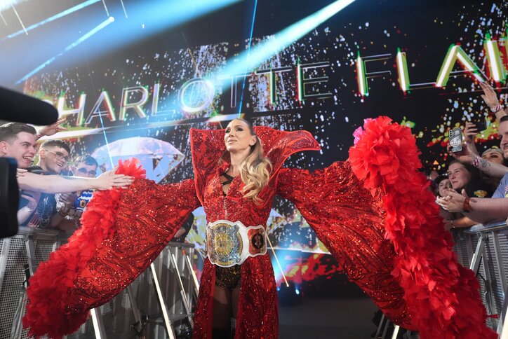 【画像】「努力の証だ」美魔女レスラーの“まるで彫刻”シックスパック