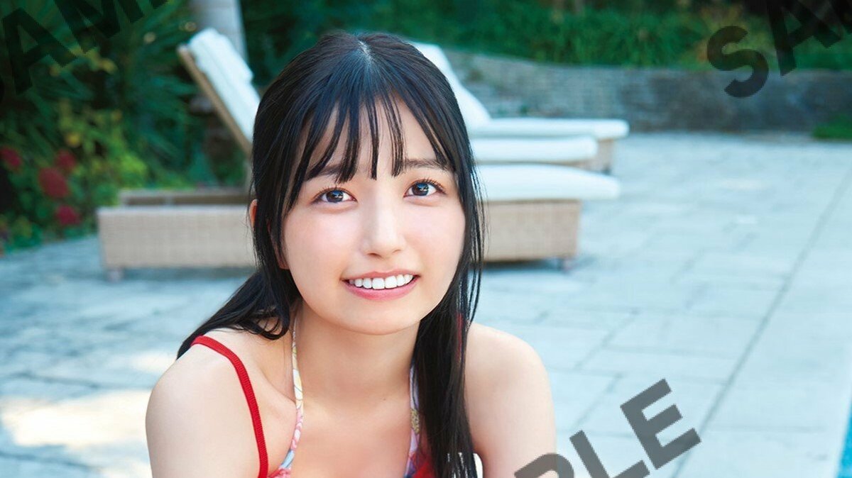 乃木坂46五百城茉央1st写真集から王族旧邸宅のプールサイドでの