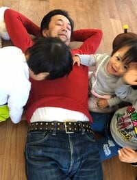 大渕愛子『夫と子供たちの微笑ましい光景』