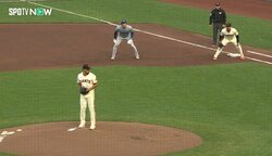 大谷翔平、相手投手をメッチャ誘ってる瞬間 巧みな動きで翻弄…ミスを引き出して一気に三塁での一コマ