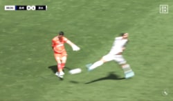 「何してんの！」J1長崎が“キックオフ7秒”で衝撃失点…GKキックが清水FWの足直撃「トラウマ級…」「Jリーグ最速？」