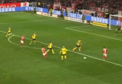 万能すぎる！ マインツ佐野海舟が「えぐいわ」「無双」「目立ちまくってる」ドリブル＆パスでドルトムント守備陣を翻弄→決定機演出の瞬間