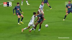 キレッキレ！久保建英のえぐすぎるドリブルにスタジアムどよめき　相手2人を次々かわして置き去りにした瞬間「良い仕掛け」「これはラ・リーガの年間最優秀選手賞」