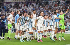 「凄い人」「美しい光景だ」ブエノスアイレスが大騒ぎ！ アルゼンチンの決勝進出に広場が人で埋め尽くされる