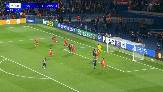 鉄壁！遠藤航の“神ブロック”にスタジアム大熱狂！「番犬すぎる」「バケモンや」「泣けてきた」PSGウイングを完封→現地メディアも絶賛「重要なブロック」 4枚目