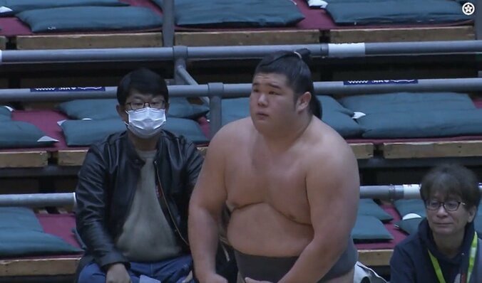 “復活を期す”力士の「長すぎるお辞儀」が話題 「心が洗われる」「感慨深い」 2枚目