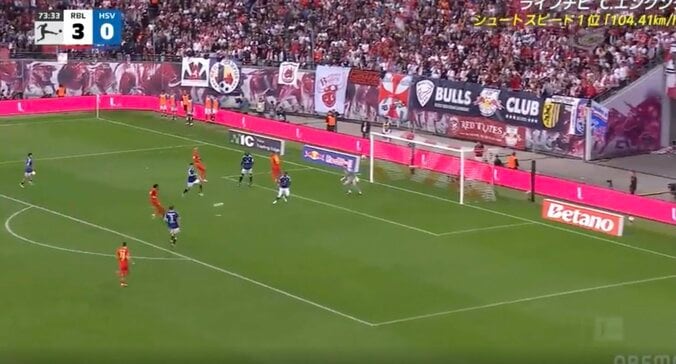 「見えなかった」GKドン引き…驚異の時速100キロ超え“爆速ゴール”「速っ！」「振り抜いてないのに！？」ライプツィヒFW、美しい崩し→“強烈ショット”にファン騒然 2枚目