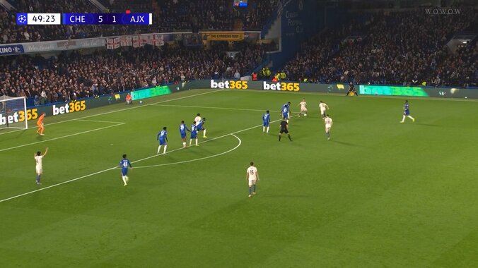 「スイッチ入った」負傷明けの日本代表DFが“5失点”に奮起「ついに攻撃参加」4枚抜きの“密集突破”にファン「戦術板倉で行くしかない」 5枚目