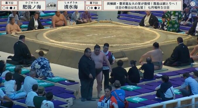 「上、あがんなきゃ！」幕下力士、取組後に“異変”も…救命士へ親方が迅速な指示「無理すんな」館内は激励と安堵の拍手 4枚目
