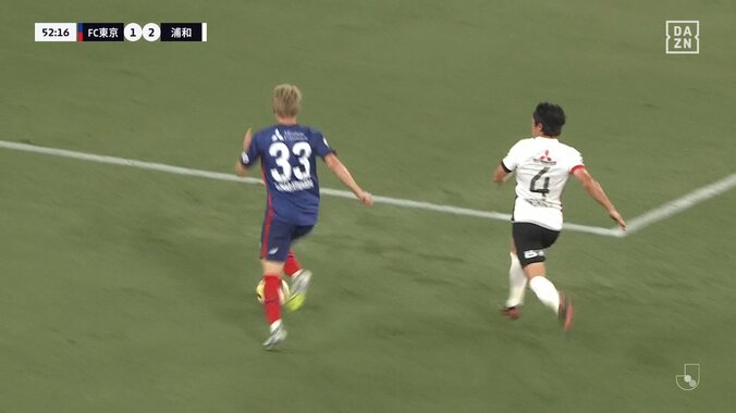 嘘だろ? 日本代表ドリブラーの爆速50m独走にSNS騒然「あんな速かったのか」「怖すぎる」圧巻ドリブル突破→アウトサイドパスで決定機演出 4枚目