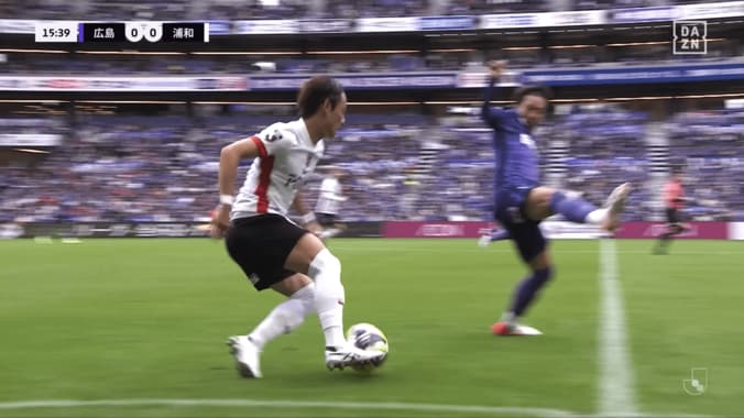 渡邊は上手く川辺をかわしたが…