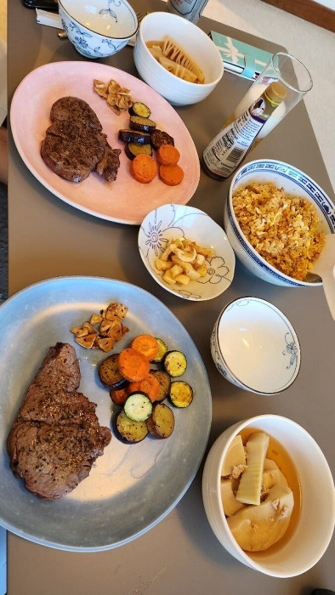  池畑慎之介、ハワイで堪能した“家ご飯”を公開「外食だと、物価高と円安で」  1枚目