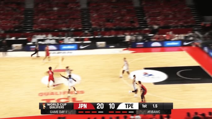 「なんじゃこりゃ！」バスケ日本代表、“残り０秒”で衝撃ロングシュート成功「ディープすぎる」超絶ブザービーターにアリーナ騒然 3枚目