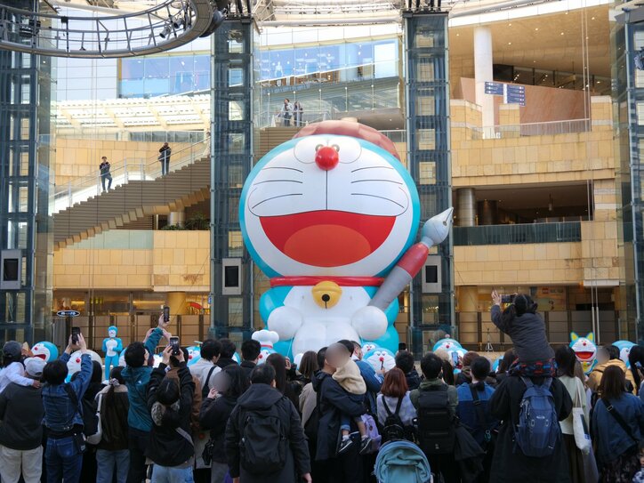 【写真・画像】巨大ドラえもんバルーンと等身大ドラえもん56体が東京に出現！「渋谷も、六本木も、ドラえもんだらけ！」会場レポート　10枚目