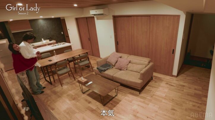 【写真・画像】こじるり似の25歳美女、スラリ美脚あらわな水着姿で意中のイケメン美容師とサウナで至近距離…上目遣いでアピールも　4枚目