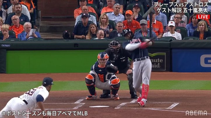 「怒った」歓喜の先頭打者弾が一転…ベンチ内の手荒すぎる祝福に「叩かれすぎ」ファン同情