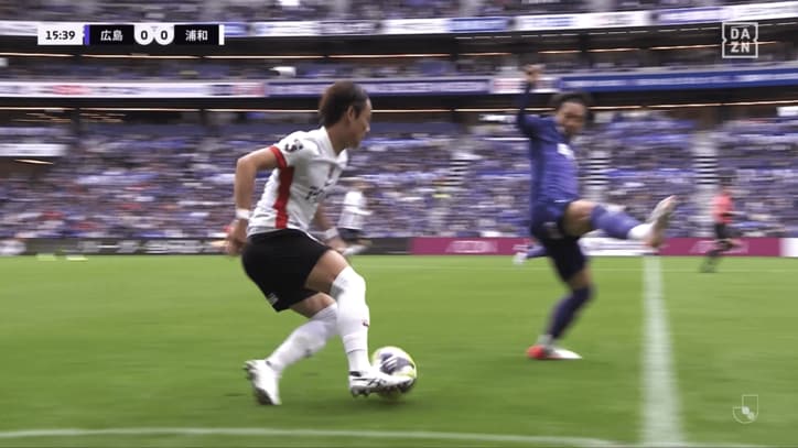 渡邊は上手く川辺をかわしたが…