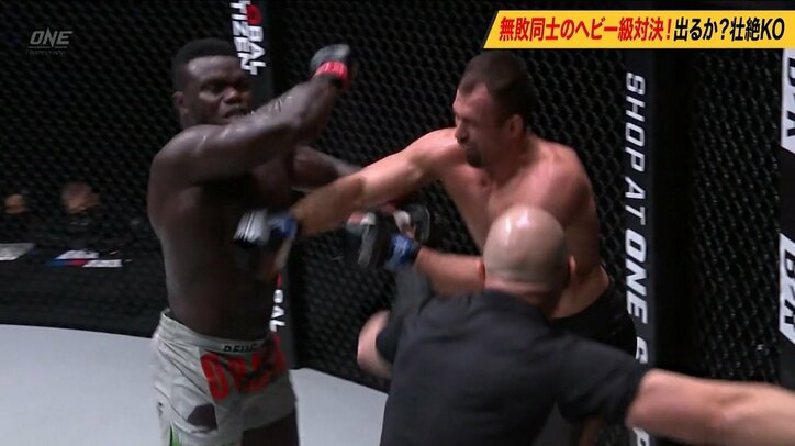 対戦相手も愕然…ガス欠の末に“反則”アピール “前代未聞”のTKO負けに波紋広がる