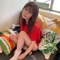 井口綾子、美脚あらわなカレンダーオフショット披露 「可愛い過ぎ」「めちゃくちゃ美人」とファン絶賛
