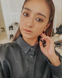 池田美優、モードなヘアメイクでの撮影オフショットに「最高にカッコいい」「いつもと雰囲気違う」の声