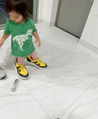 アレクサンダー『大人の靴履きたがる❤️美人ちゃん』