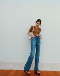 「これはCG？」「身体の半分以上脚やん」河北麻友子、抜群のスタイル際立つコーディネートに称賛の声