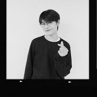 『I-LAND』からデビューした「ENHYPEN」日本人・ニキのメガネ姿がカッコ良すぎると話題に