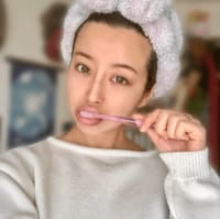 窪塚洋介の妻・PINKY、すっぴん歯磨き写真を公開