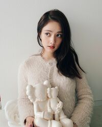 谷まりあ、ホワイトコーデのオフショットを公開 「雪のように綺麗」とファン絶賛