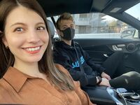 「どちらのイケメンモデルさんかと思った」「ソックリだね」マギー、弟との2ショット披露し反響