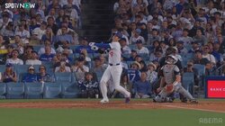 現地ファンも『確信』！視線で分かる大谷翔平の本拠地30号特大アーチ 抱き合って歓喜する様子に視聴者もホッコリ